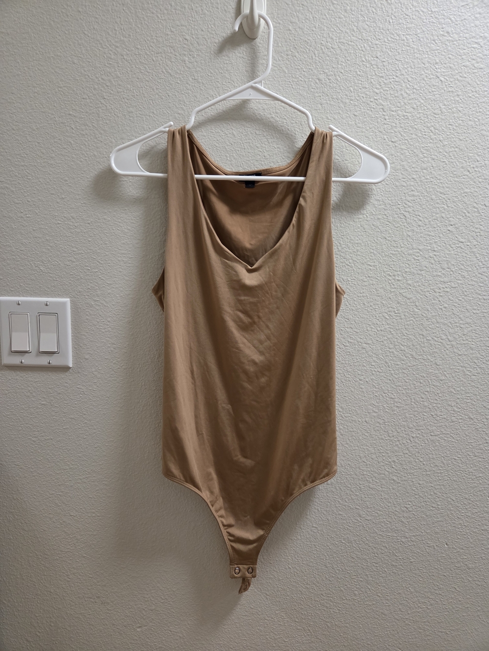 Express Sleeveless Scoop Neck Bodysuit - Tan